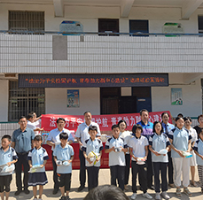 The activity of “Rule of law escorts The Safe Campus and youth helps the Construction of sub-Center” was carried out in Zhuzhai Primary School, Songzhuang Town, Mengjin District